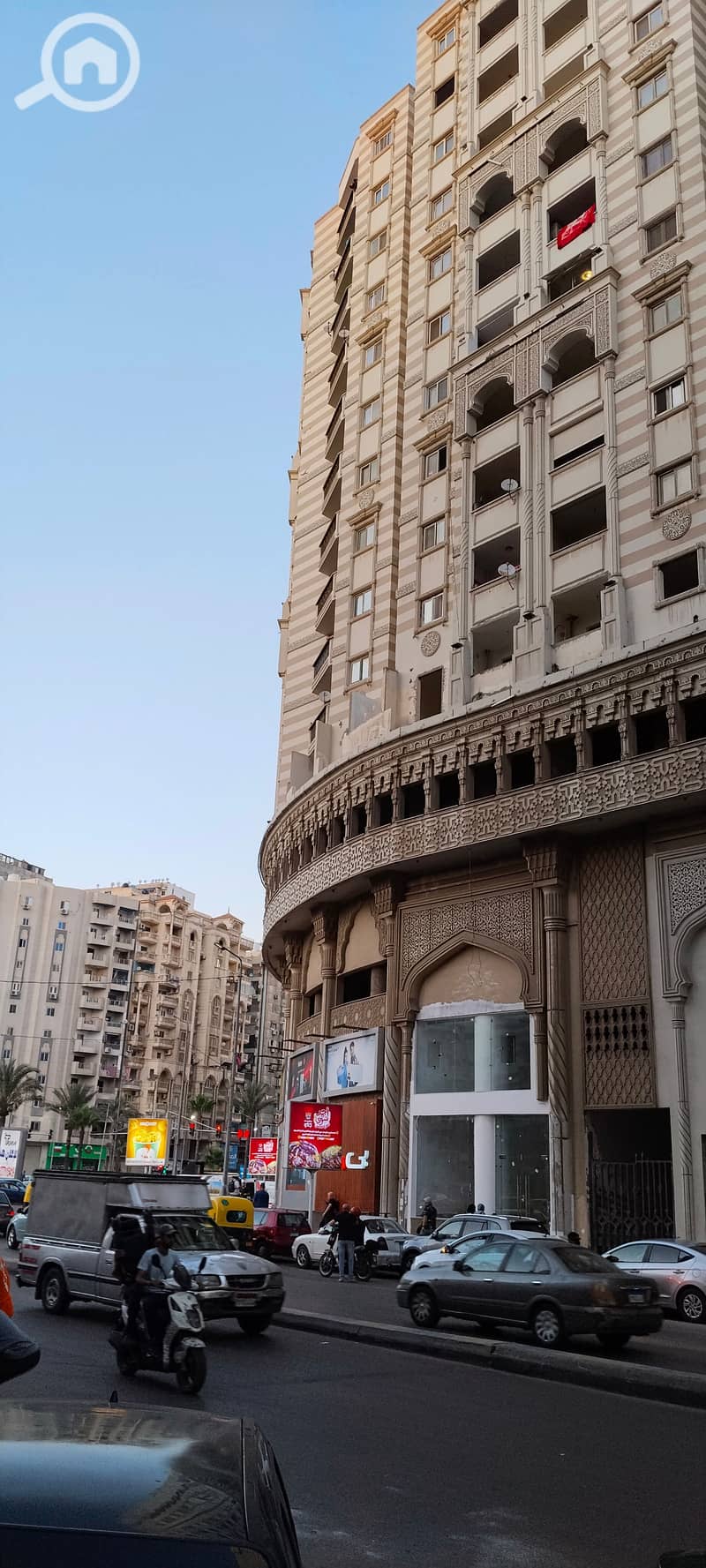 For sale, a super luxury apartment in Carrefour City Light Towers in Sayouf, Mustafa Kamel Street, with full utilities and licensed at an attractive price. - Widok 3