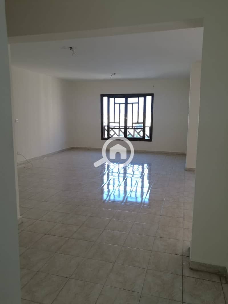 196 for sale in Al Rehab, 4 bedrooms with a waterfront view, featuring elegant finishes at a special price. - Vista 6