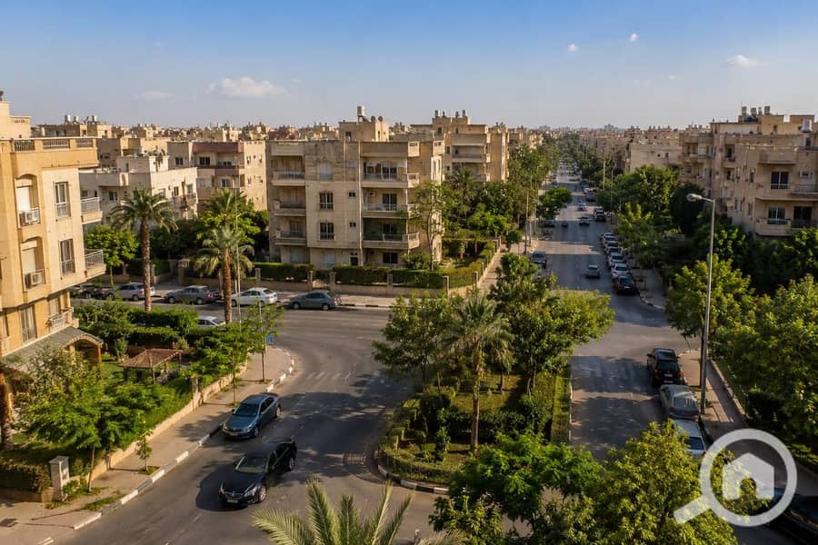 Basement Apartment with Private Garden for Sale in the Exclusive 8th District of Sheikh Zayed City. - Widok 2