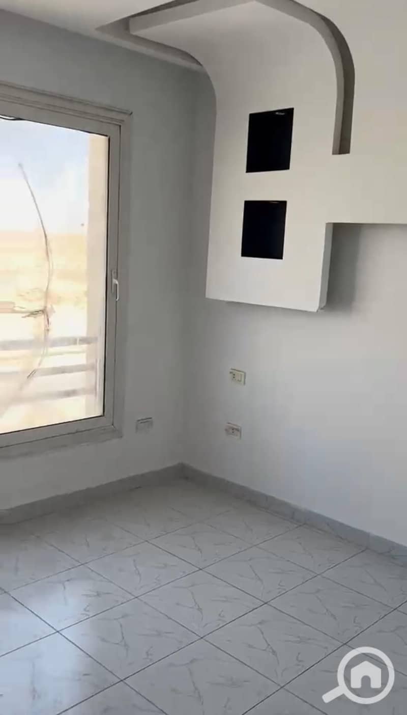 Semi-furnished apartment for rent in Square Compound - Ansicht 3