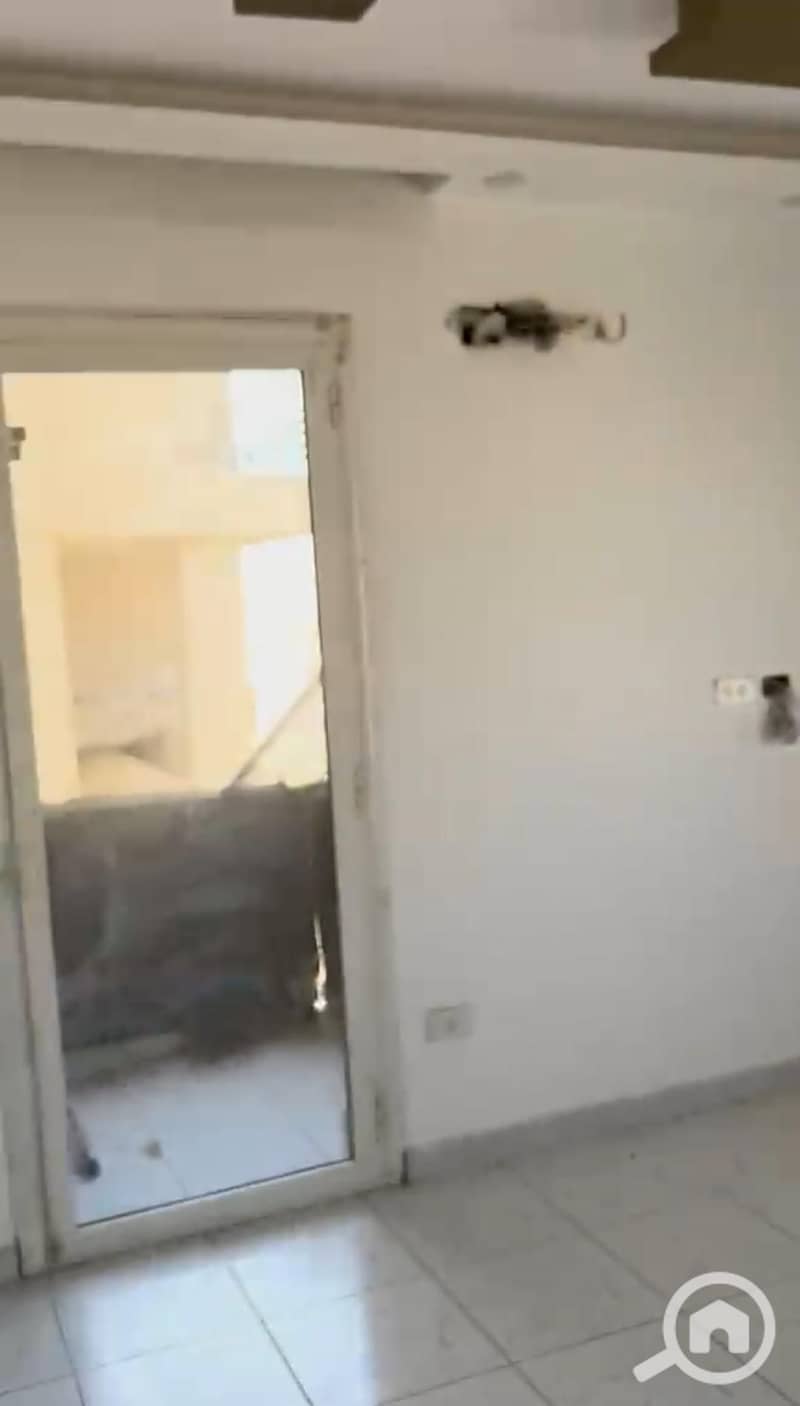 Semi-furnished apartment for rent in Square Compound - Ansicht 6