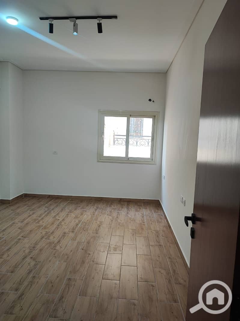 240 sqm super lux apartment in Al Yasmeen Villas directly on Mostafa Kamel Axis - Mehr