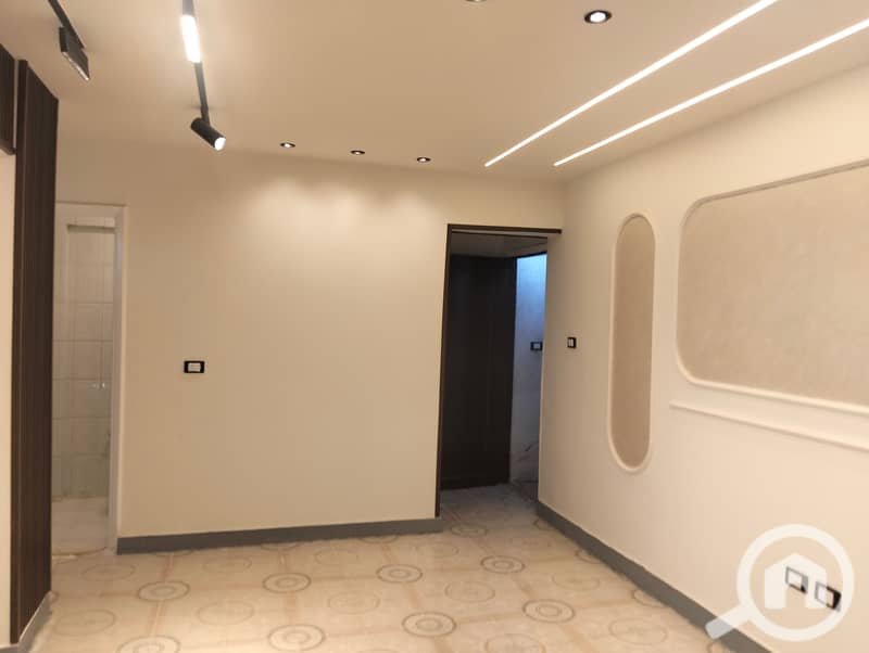 90 m² apartment for annual rent, suitable for a family or newlyweds, high-end finishing, includes all amenities: water and electricity, 2 bedrooms, two-section reception, kitchen, bathroom, first floor, all amenities available: water and electricity, in Alexandria, Al-Ajami, kilo 21, at a very distinguished location near Al-Nakheel Beach. - Ansicht 4