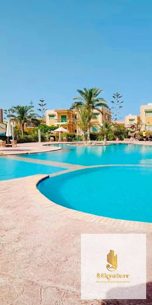 Chalet for sale fully furnished and air conditioned with a clear sea view and swimming pool view - Widok 3