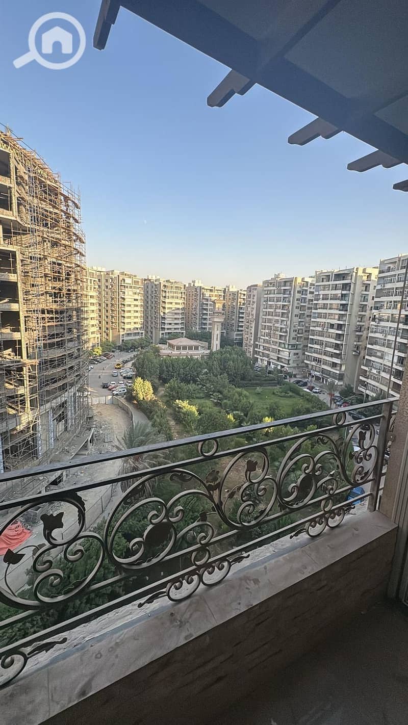 Apartment for sale in Zahraa El Maadi, in Darana View Garden Towers, next to Carrefour. Area: 200 sq mConsists of: 3 bedrooms, 3 bathrooms, reception, - Widok 2