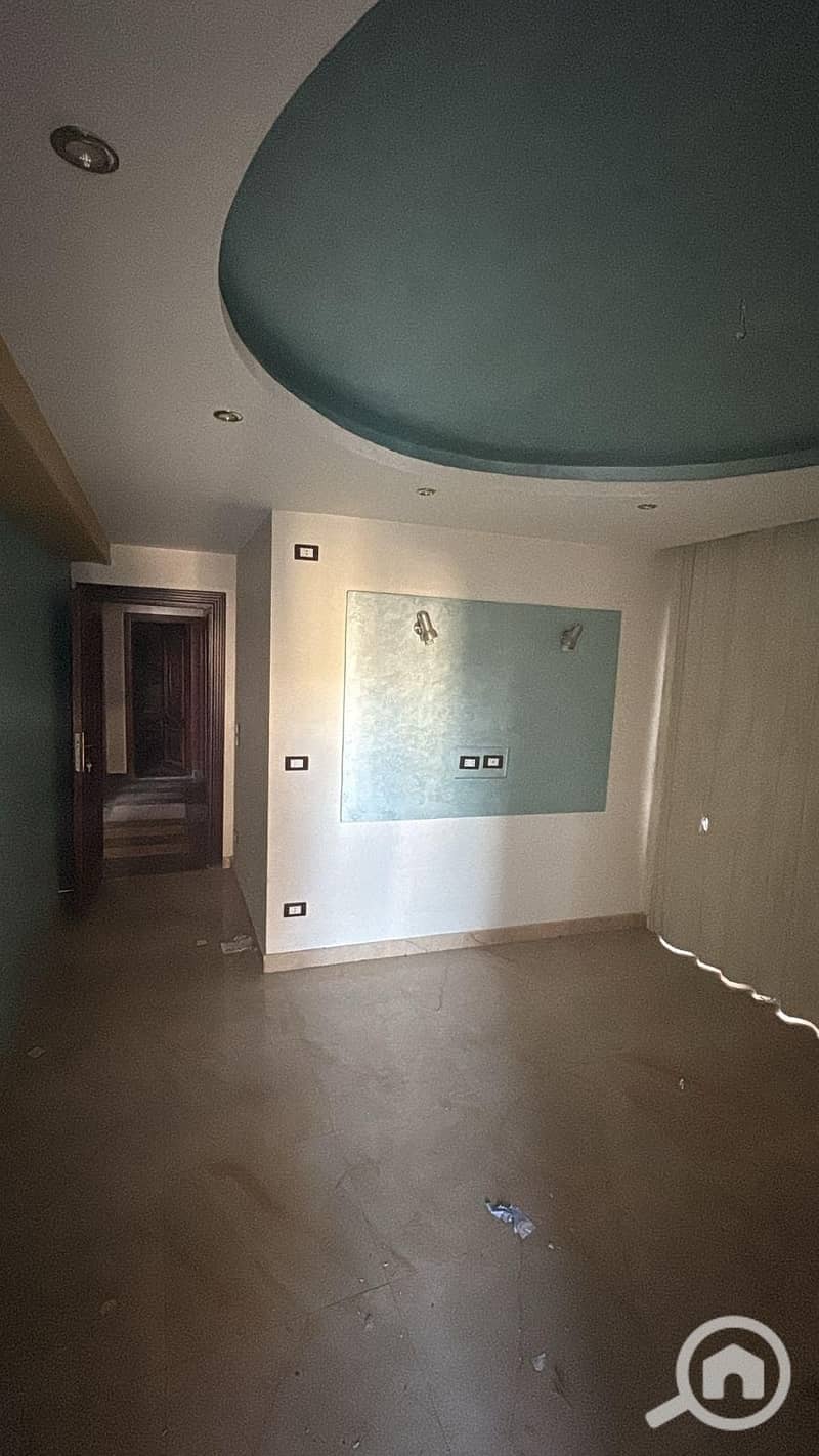 Apartment for sale in Zahraa El Maadi, in Darana View Garden Towers, next to Carrefour. Area: 200 sq mConsists of: 3 bedrooms, 3 bathrooms, reception, - Widok 6