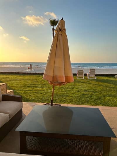 3 Bedroom Chalet for Rent in North Coast, Matruh - شاليه صف اول على البحر مباشرة سوبر لوكس قرية زمرده 3 Bedroom Chalet for Rent in North Coast, Matruh - شاليه صف اول على البحر مباشرة سوبر لوكس قرية زمرده