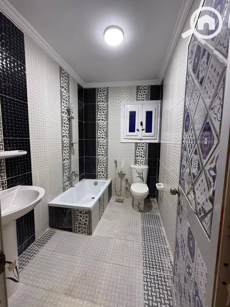 Apartment for sale, 3 rooms and a two-piece reception, fifth floor, elevator, Asafra meters, Ahmed Taisir Street. - Widok 3