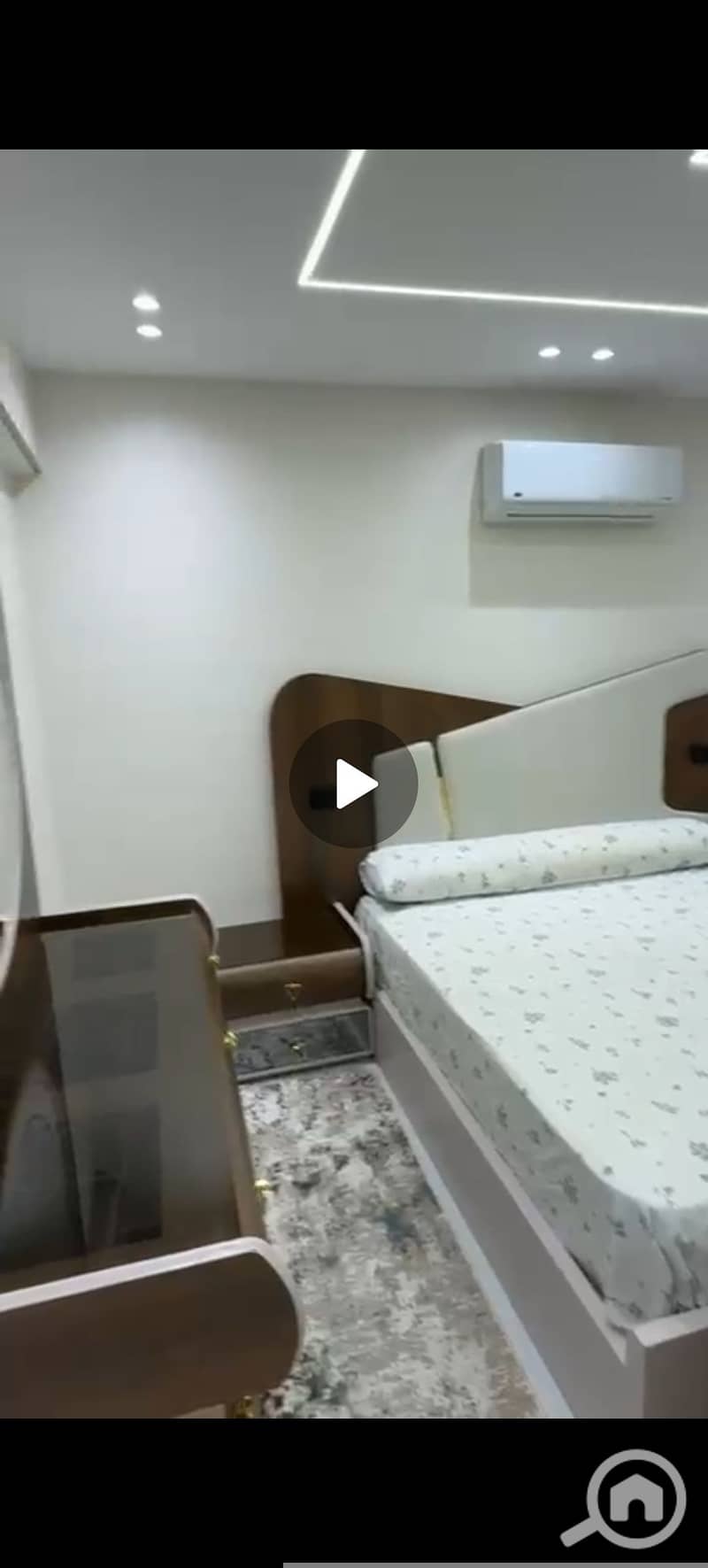 Furnished apartment for rent with three rooms and two bathrooms in Zahra Al-Maadi, Al-Maadi Dunes compound. There is security and guard service 24 hours, and there are 4 elevators. All services are available, and it's just minutes to Carrefour and a quarter of an hour to the Fifth Settlement. The apartment is on the fourth floor with a view of the fountain. It's a hotel-style apartment at an ordinary price requested 30,000 monthly. - Ansicht 3