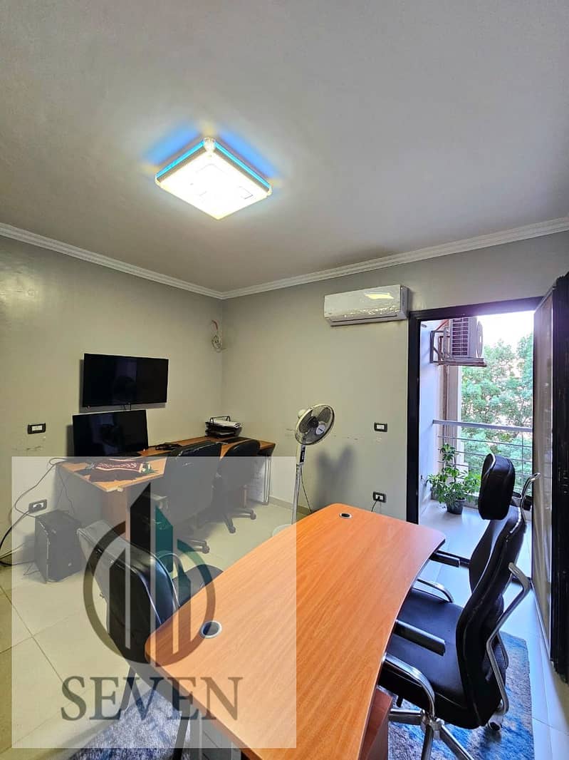*Office for Rent 250 sqm, air-conditioned, licensed, Crystal Plaza building, Al-Morshedy, Maadi Ring Road, directly a few minutes to Fifth Settlement* - Veel