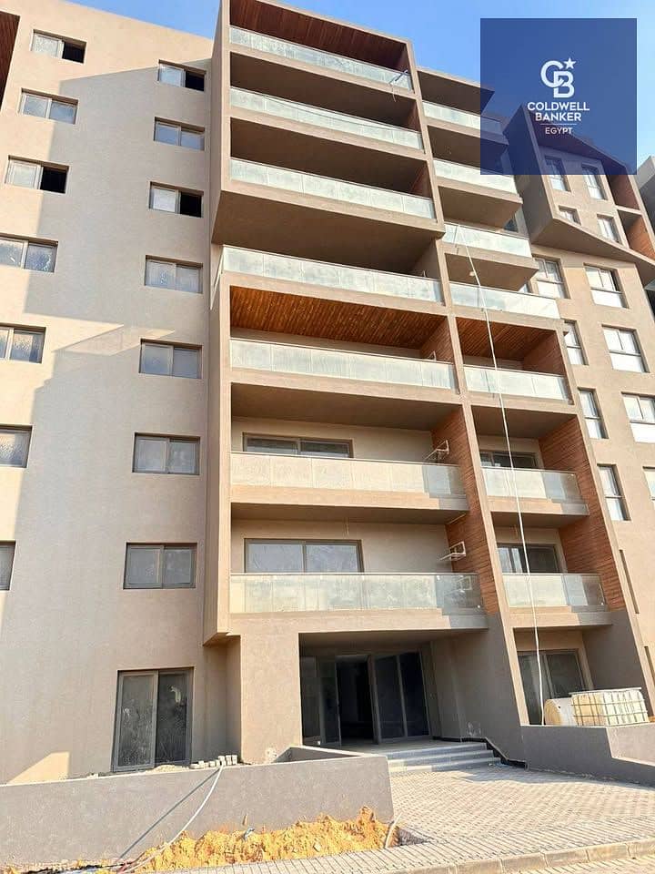 Apartment with private garden and sea view, available for purchase in installments over 6 years in a prime location in the New Administrative Capital, - Więcej