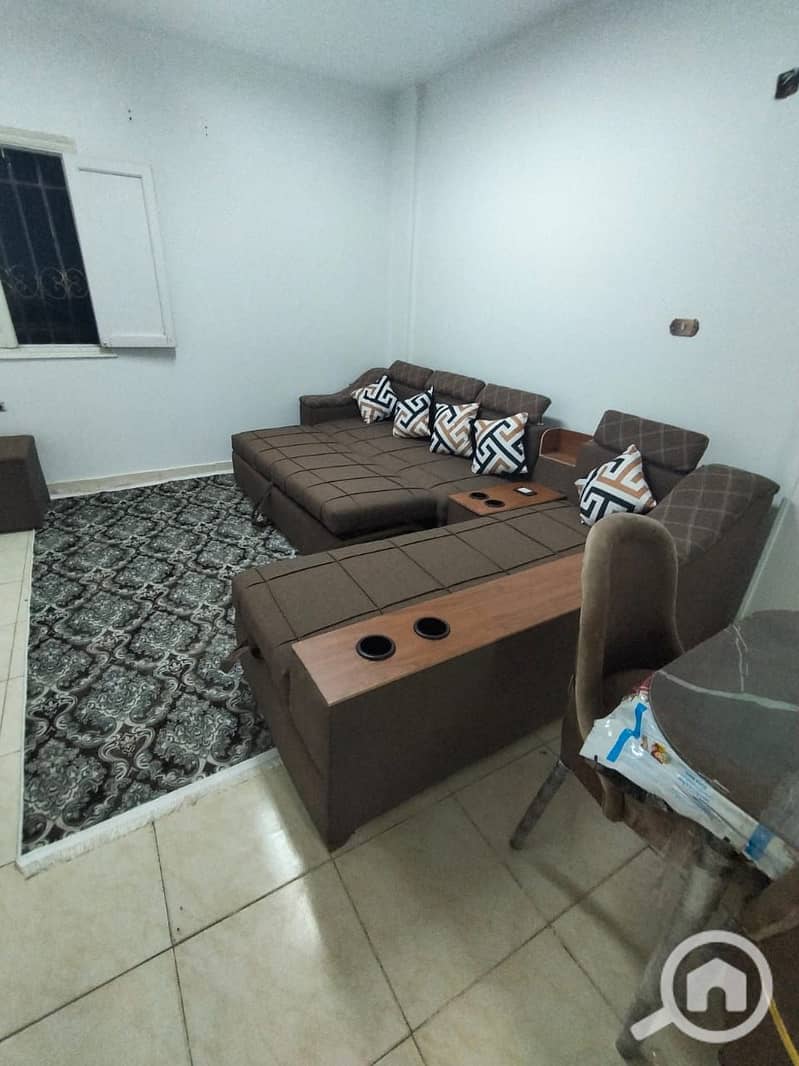 For rent – Apartment in the First District Sheikh Zayed, a prime location next to Hyper and the university, on a main street. Floor: Elevated ground floor, first occupancy, bedroom with two beds, bathroom. Rent: 15,000 EGP monthly. - Widok 4