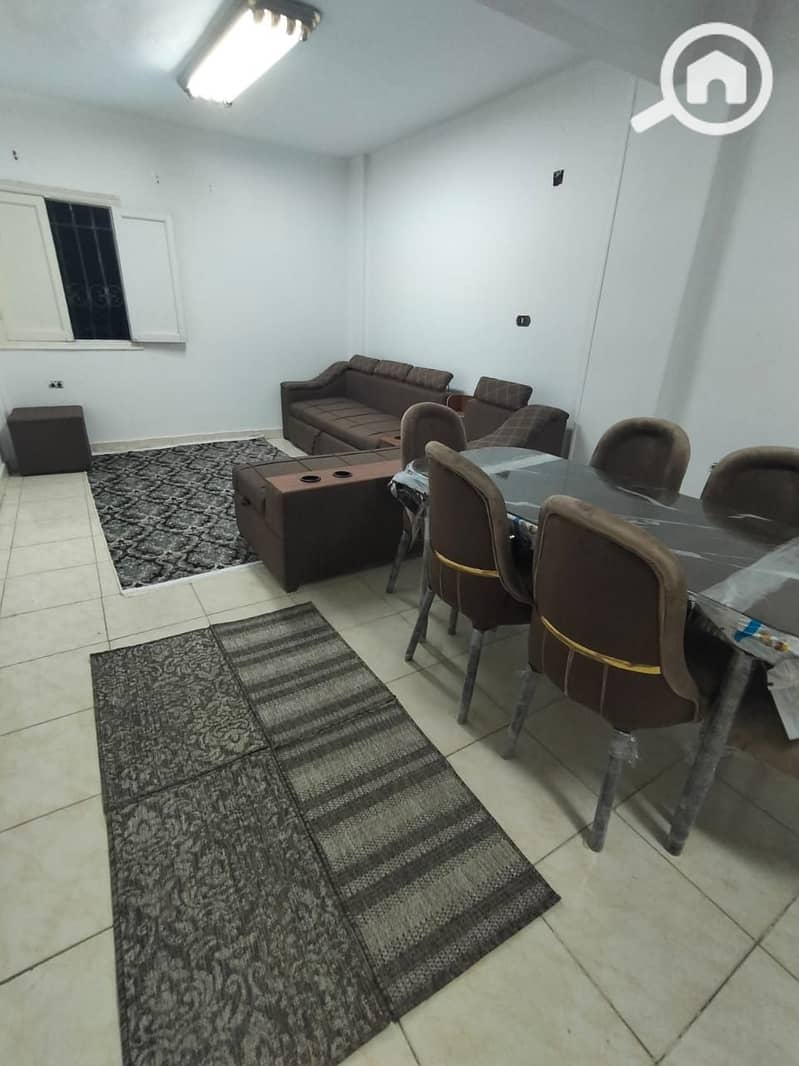 For rent – Apartment in the First District Sheikh Zayed, a prime location next to Hyper and the university, on a main street. Floor: Elevated ground floor, first occupancy, bedroom with two beds, bathroom. Rent: 15,000 EGP monthly. - Widok 6
