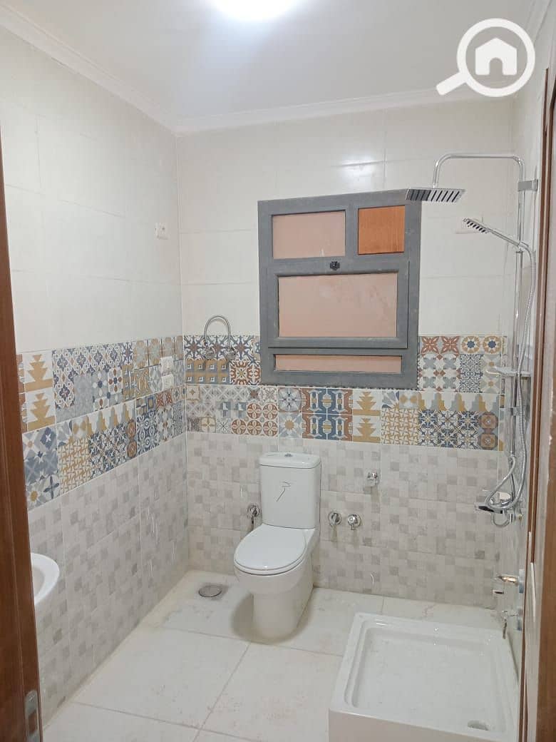 Apartment for rent in Ashgar Darana View Panorana, Zahraa El MaadiArea: 156 sq mConsists of 3 bedrooms, reception, kitchen, and 2 bathrooms8th floorEl - Aanzicht 3