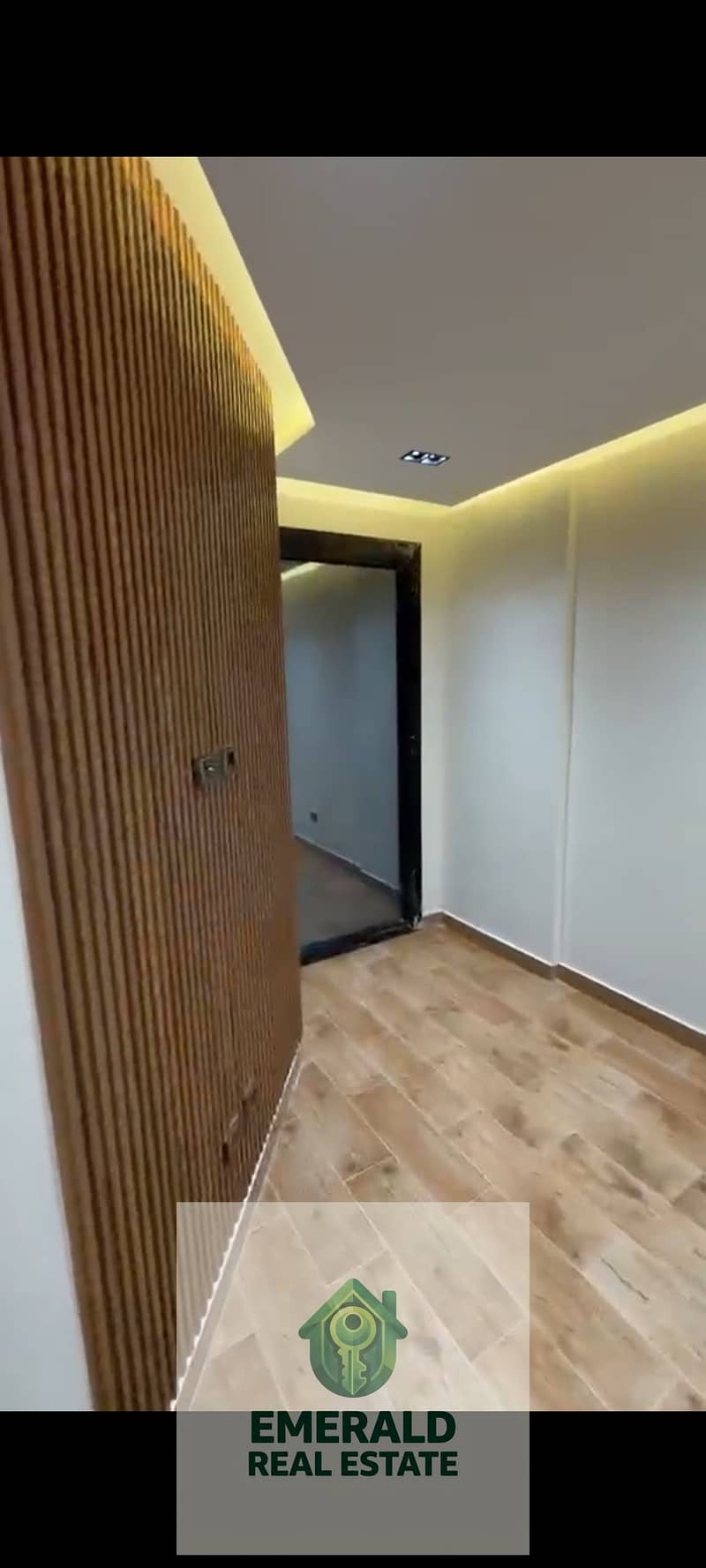24 1000645591. jpg