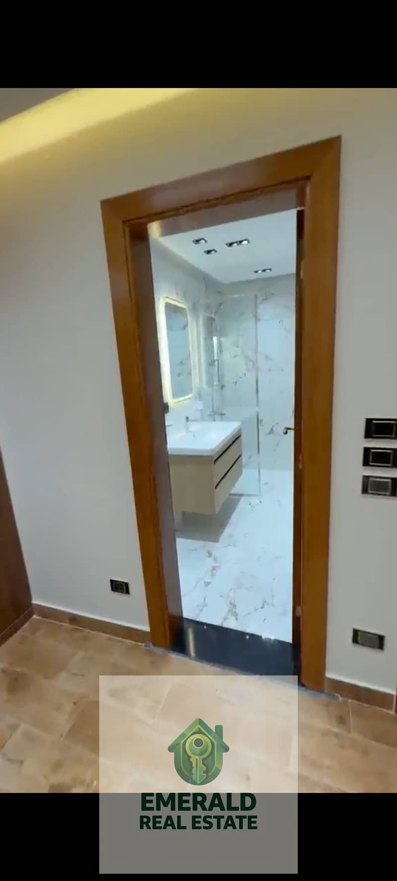 27 1000645596. jpg