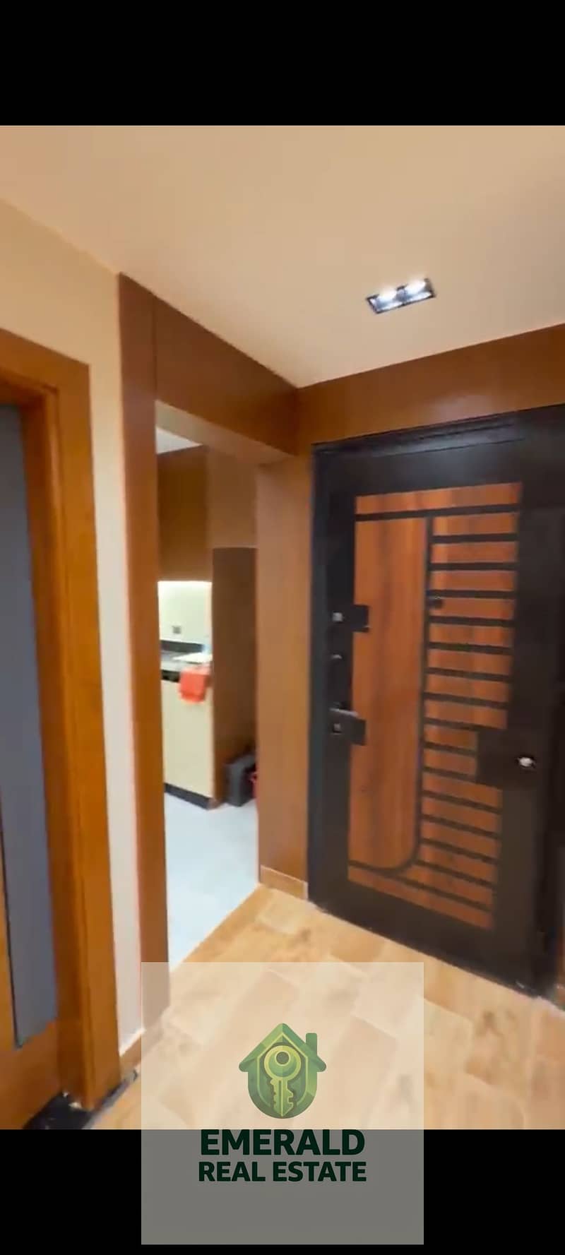 40 1000645566. jpg
