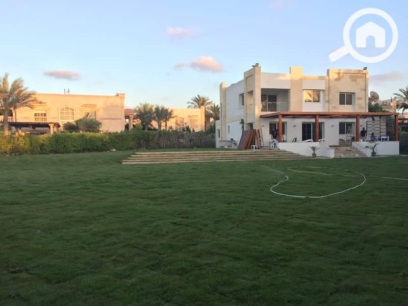 Villa for sale in Marina 5, Sanaa, first row directly on the sea. - Mehr