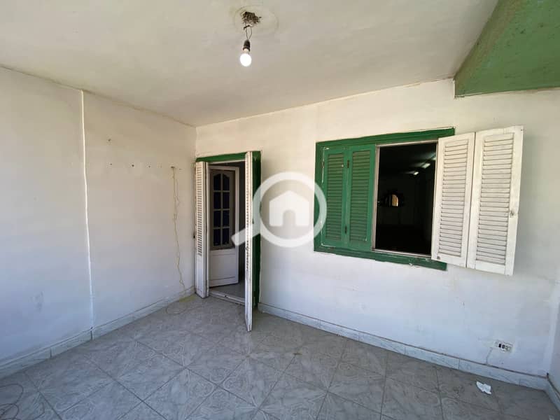 For sale, an apartment of 165 m² with regular finishing in the Honeymoon area, Al-Baytas - Al-Ajami. - View 5