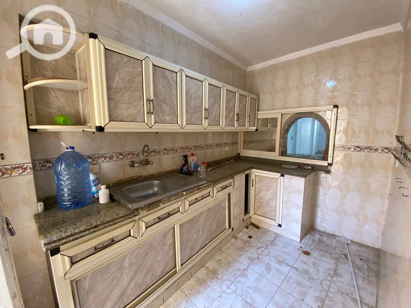 For sale, an apartment of 165 m² with regular finishing in the Honeymoon area, Al-Baytas - Al-Ajami. - More