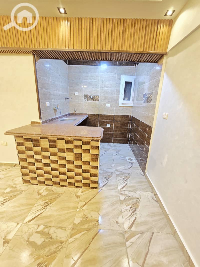 Apartment for sale in Alexandria, Al-Nakheel Beach, in the heart of services and markets, eighth building from the sea, a distinguished residential and summer location. - Więcej