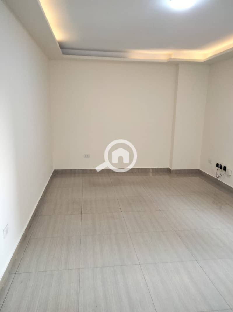 Administrative headquarters of 200 sqm on the first floor - Więcej