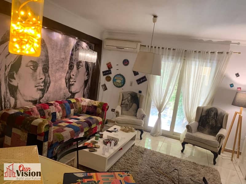 For sale: an apartment in the Al Mohandessin Gardens Compound in Sheikh Zayed, with an area of 90 sqm and a garden of 120 sqm. The layout includes 2 bedrooms, a bathroom, an American kitchen, and a reception. Ground floor. Fully finished. - Vista 6