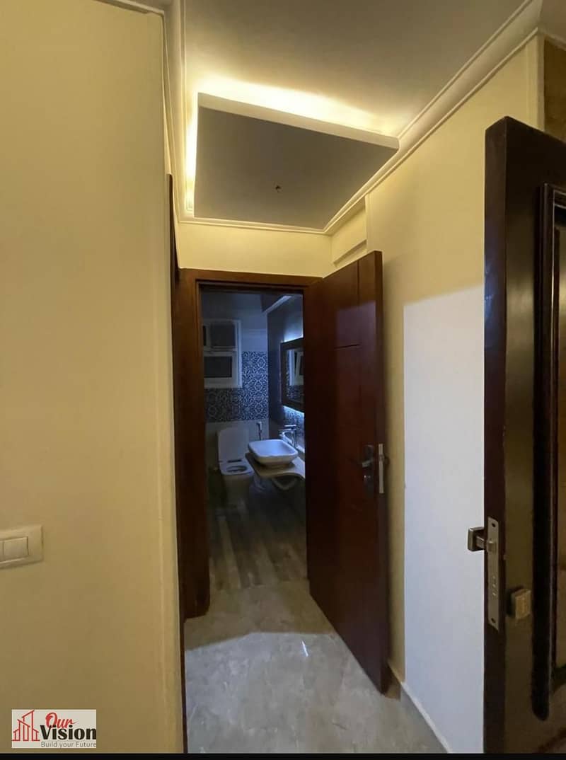 Apartment for sale in the 16th district, first row in front of Beverly Hills and in front of Bahari Square, ultra super lux finishing, 3 rooms + 2 bathrooms, third floor, registered with the real estate month. Asking price is 6,250,000. - Więcej