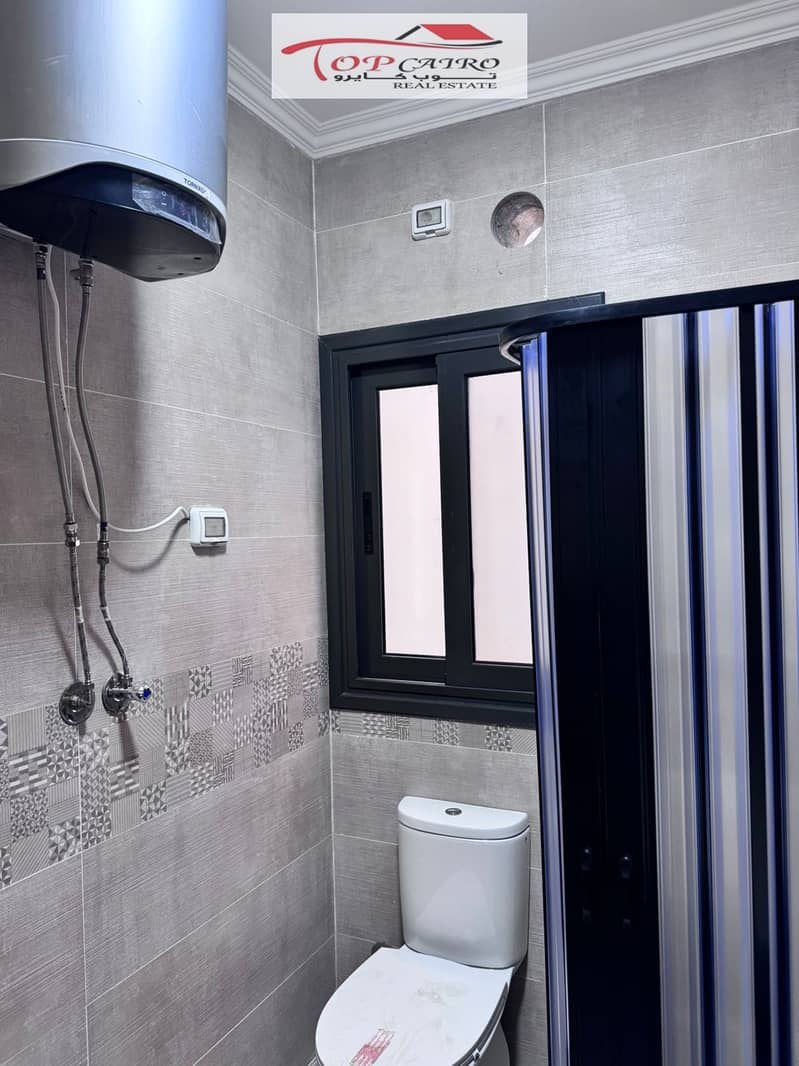 For sale, a distinctive studio in Brivado with furniture and appliances. - Więcej