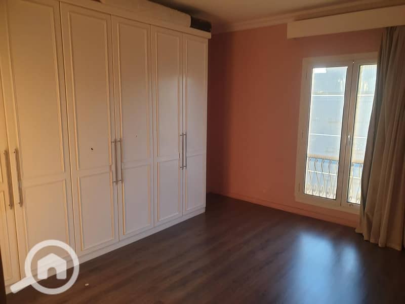 Hotel-furnished penthouse for rent available with or without furniture in a prime location. - Meer