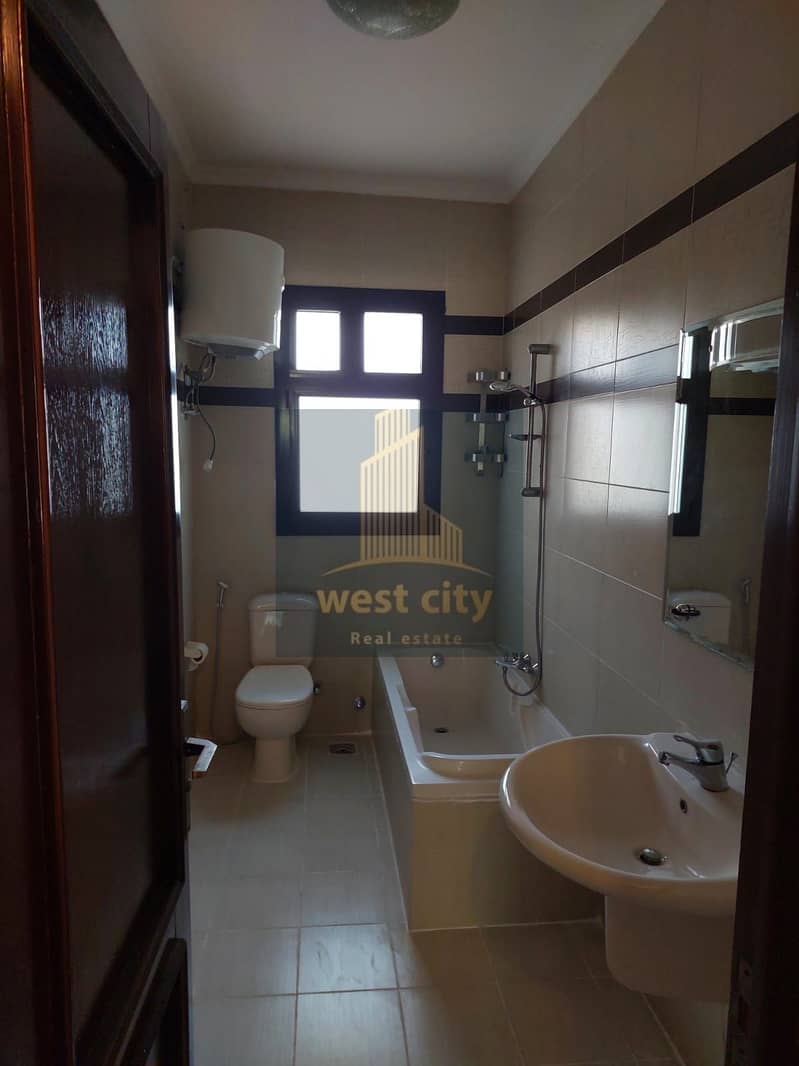 Ground duplex for sale in compound casa - Mehr