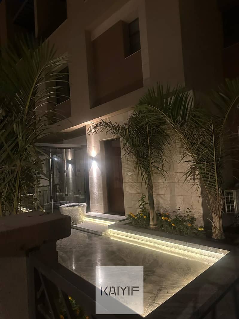 Townhouse Largest Corner for Sale in District 5 with Private Garden Fully Finished Prime Location and Negotiable Price - Ansicht 3