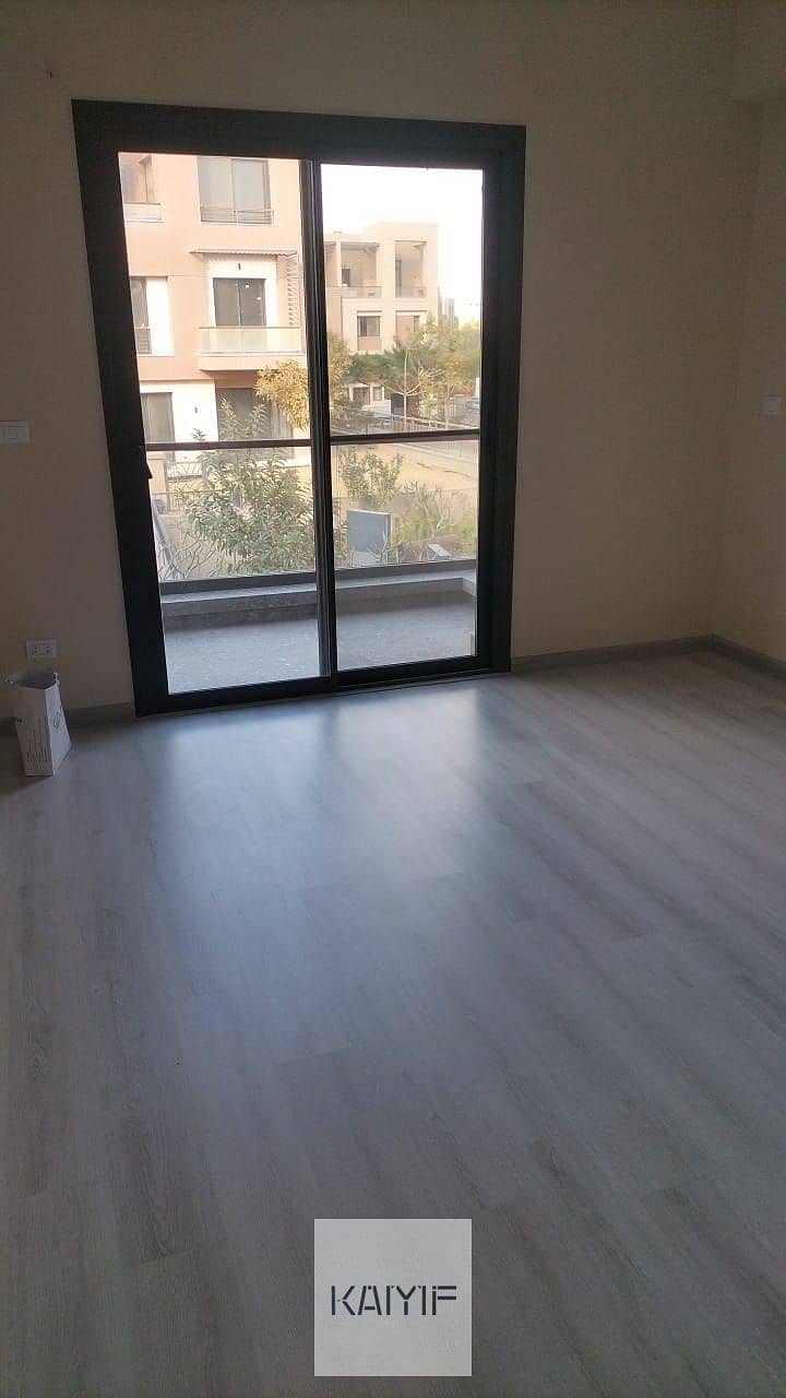 Townhouse Largest Corner for Sale in District 5 with Private Garden Fully Finished Prime Location and Negotiable Price - Ansicht 4