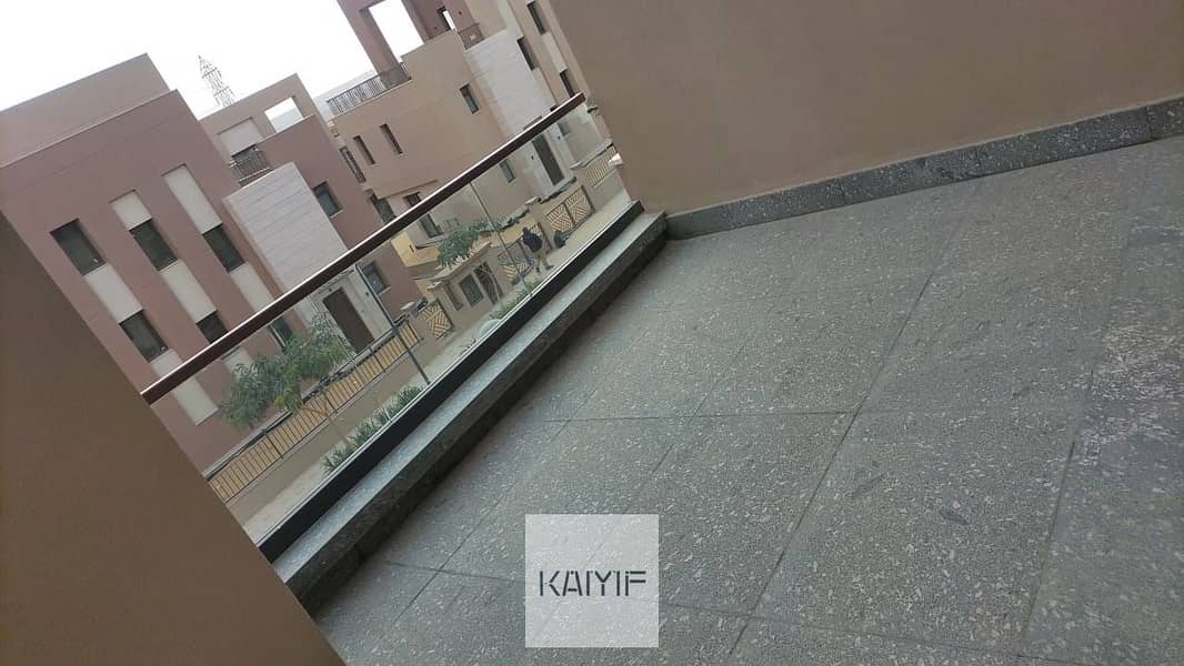Townhouse Largest Corner for Sale in District 5 with Private Garden Fully Finished Prime Location and Negotiable Price - Mehr