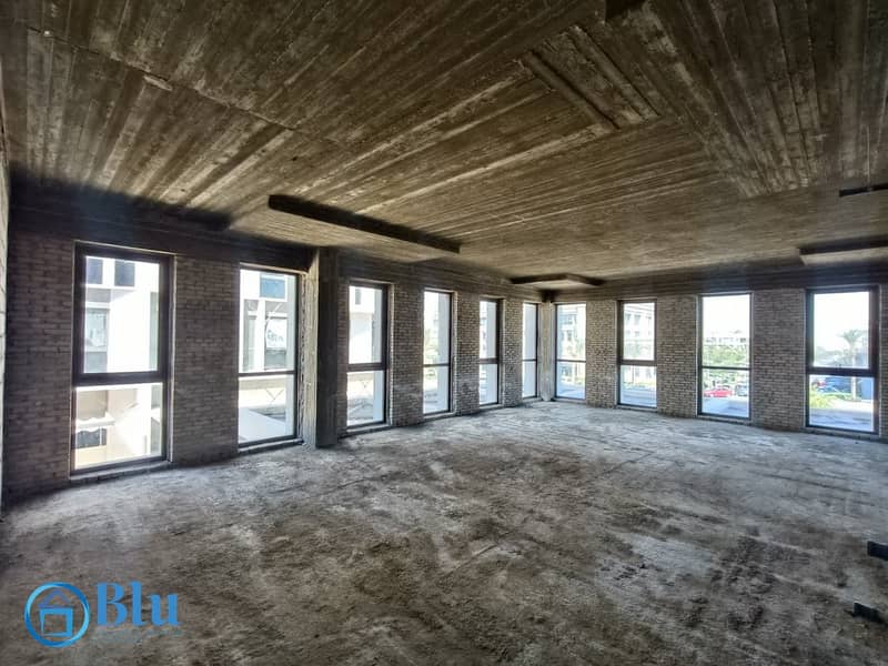 Prime Corner Office Space 155 SQM for Sale in Mivida The Place - Widok 6