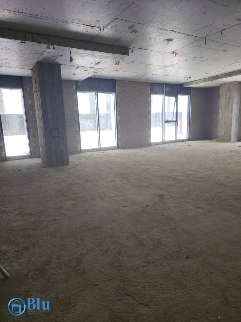 Office for Sale in Hyde Park – 165 sqm Semi Finished - Więcej
