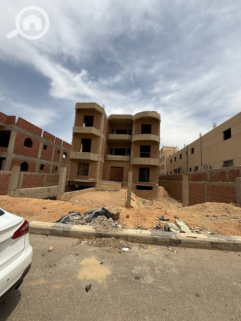 With a 50% down payment and installments over 18 months, own a 240m apartment with an excellent layout of 4 rooms and 3 bathrooms in the heart of Al Shorouk City. - Widok 5