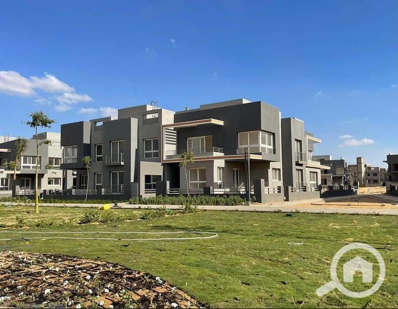 Townhouse for sale in Kayan Compound (Badr El Din Developments); immediate delivery at a special price. Layout ground floor, first floor, and rooff - Mehr