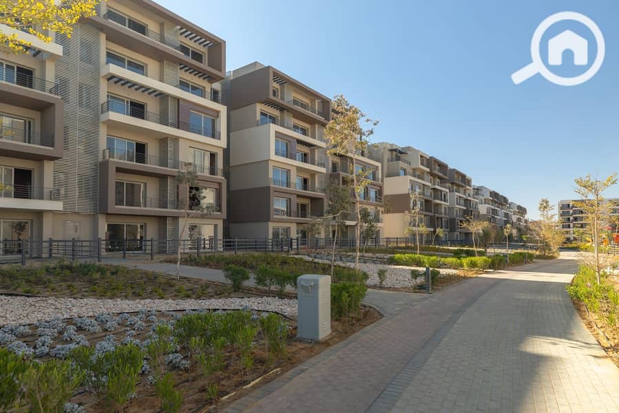 A two-bedroom apartment for sale in a prime location in the Administrative Capital next to the Green River in the R4 area in Palm Hills Compound with an open view of the landscape and payment facilities over 12 years. – pohled 5