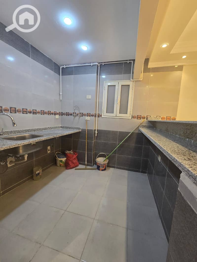Apartment for sale on Al-Isawi main street, side view, 3 rooms, reception, bathroom, and kitchen, floor 11. - Widok 3