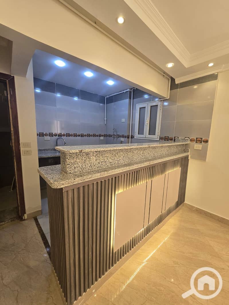 Apartment for sale on Al-Isawi main street, side view, 3 rooms, reception, bathroom, and kitchen, floor 11. - Więcej