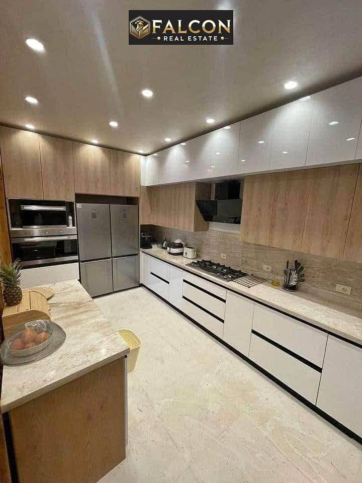 3 master bedrooms, 25% discount, ready to move, fully north-facing open view, apartment for sale in Stone Residence, near Katameya Heights - Widok 4