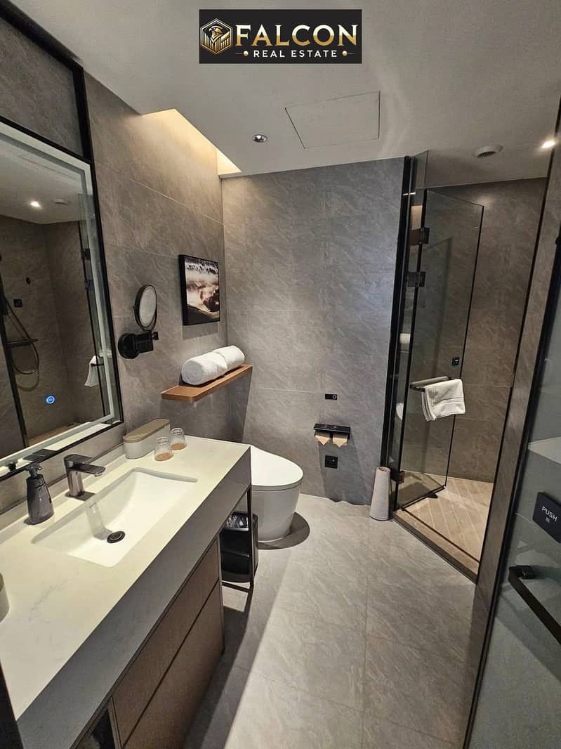 3 master bedrooms, 25% discount, ready to move, fully north-facing open view, apartment for sale in Stone Residence, near Katameya Heights - Więcej