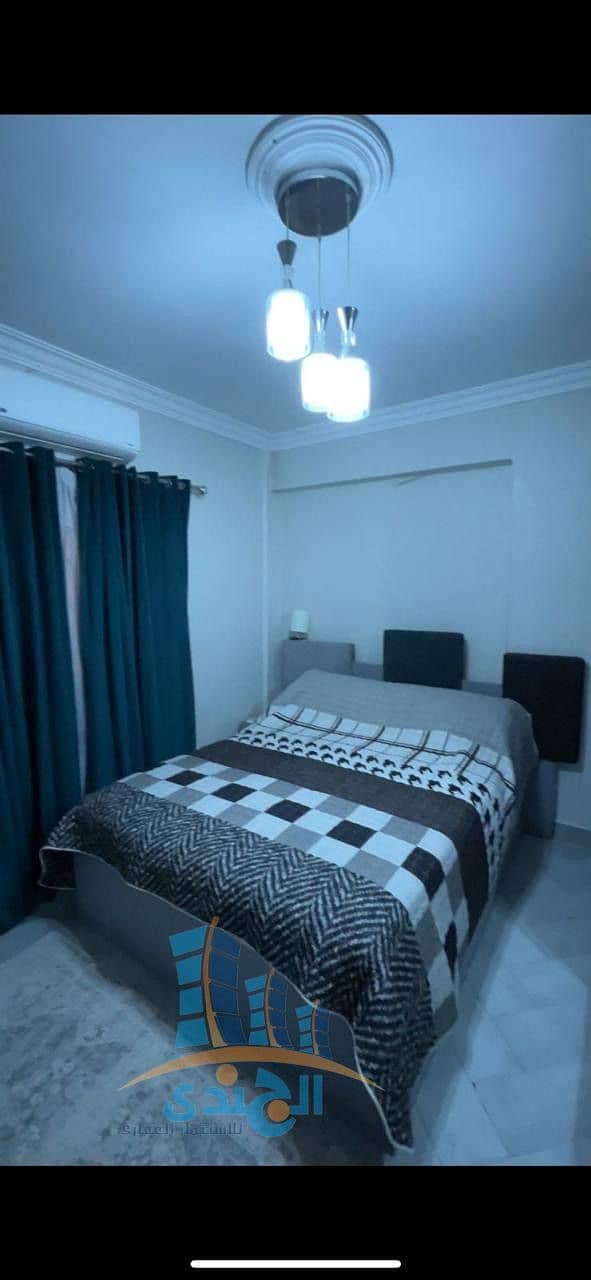 Apartment in Hadayek El Ahram, fourth gate, area on a main street, sixth floor, rear, overlooking the sea. There is model 3 and the reconciliation procedures are ongoing. Super Lux finishing, the reception area is imported porcelain, first-class selection, and the rooms have ceramic parquet. The bathroom and kitchen are first-class Spanish ceramic. Electricity and gas meters are available. - Widok 4