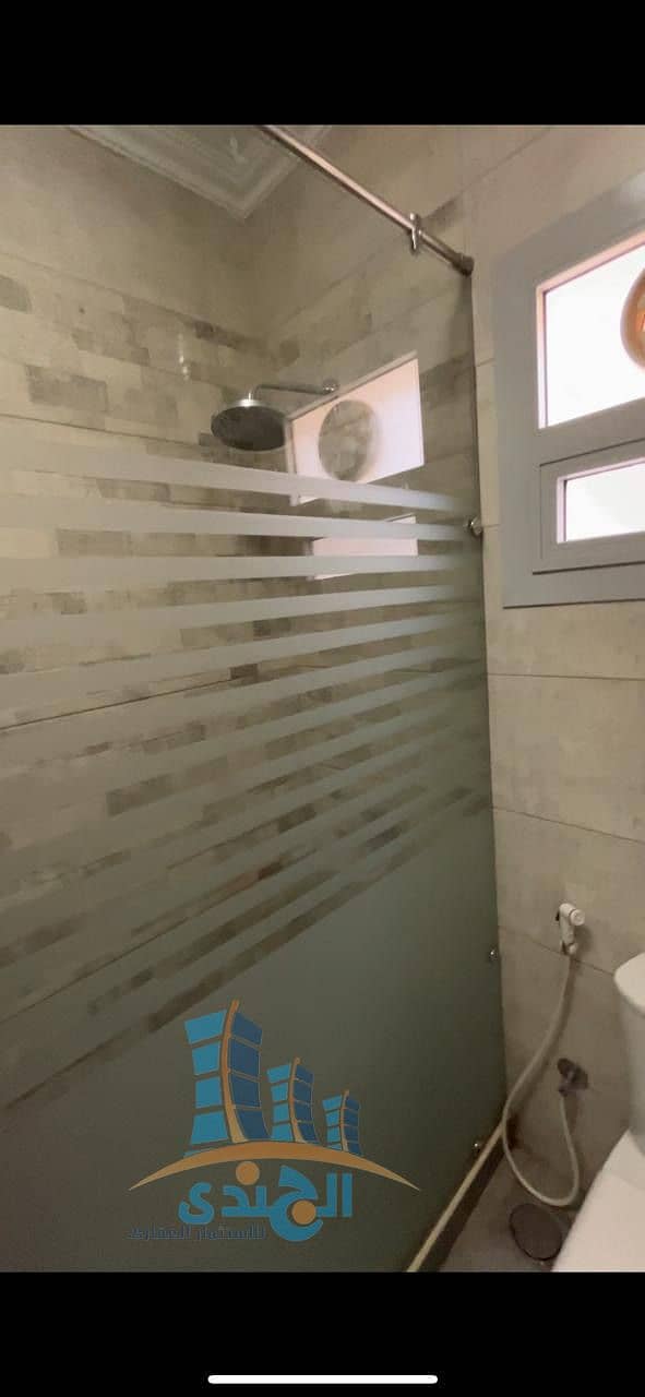 Apartment in Hadayek El Ahram, fourth gate, area on a main street, sixth floor, rear, overlooking the sea. There is model 3 and the reconciliation procedures are ongoing. Super Lux finishing, the reception area is imported porcelain, first-class selection, and the rooms have ceramic parquet. The bathroom and kitchen are first-class Spanish ceramic. Electricity and gas meters are available. - Widok 5