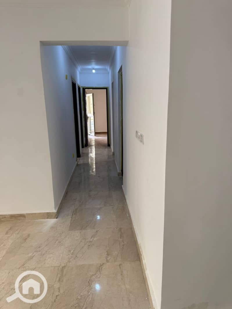 Apartment for rent in Janna Misr Compound, Second floor, open view of a large garden, special view, very close to the gate. - Aanzicht 4
