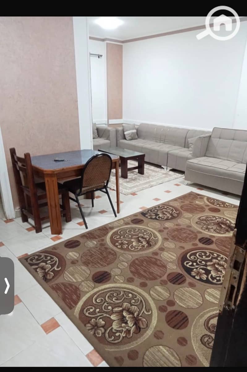 Apartment in the first neighborhood in front of October University, directly from the owner - Widok 2