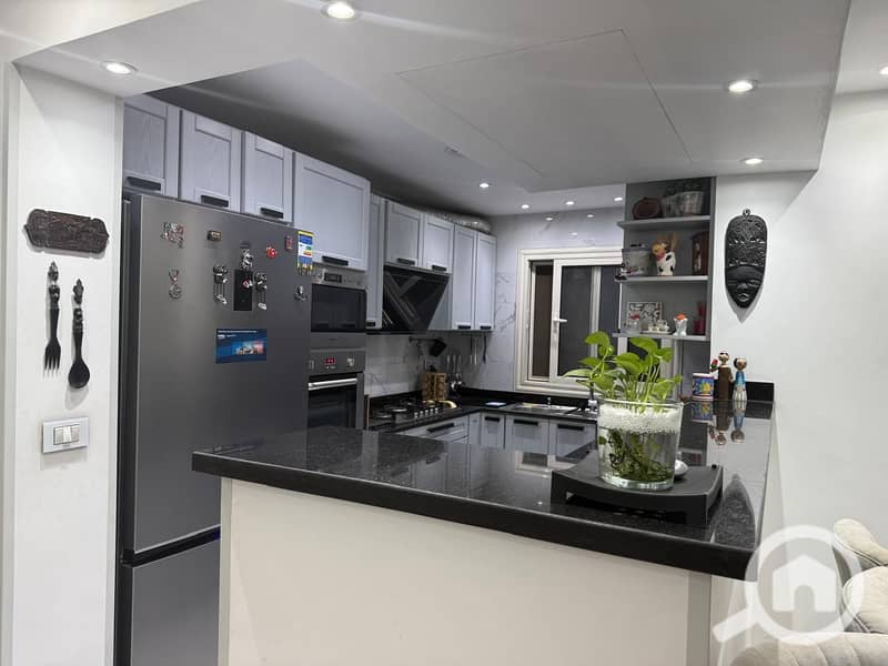 An apartment in the best location in Zahra Maadi in the Tijaan 2 compound due to travel reasons. - Widok 3