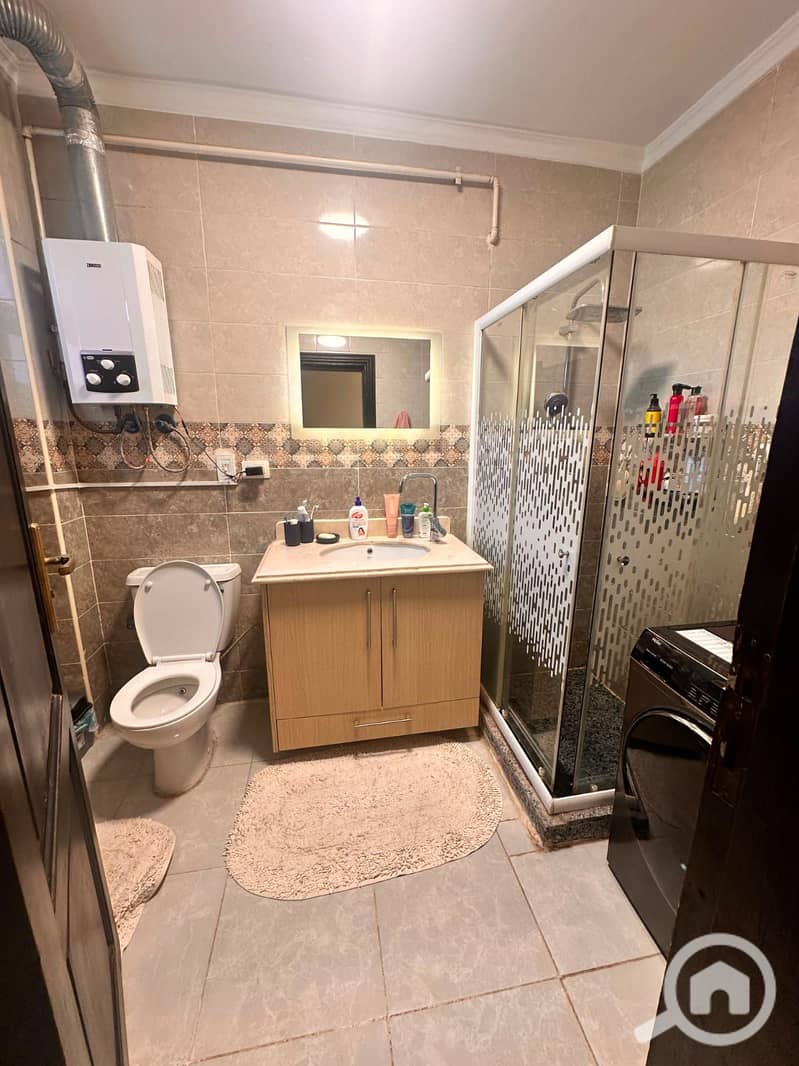 For sale, an apartment in Sakan Misr, Series 12, Third District, close to Mega Mall, Omar Ibn Al-Khattab School, Arbyla, and New Cairo Hospital. - Widok 4