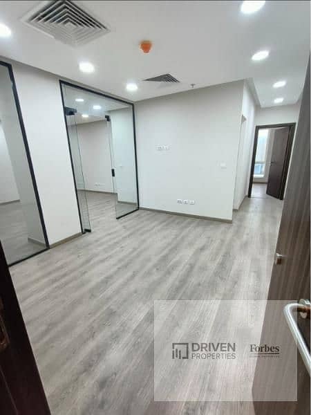Plaza View Fully Finished With ACs Office for Rent in Trivium Mall Sheikh Zayed Park St Capital Business Arkan - Altro
